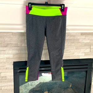 Xersion small fitted 3/4 length leggings